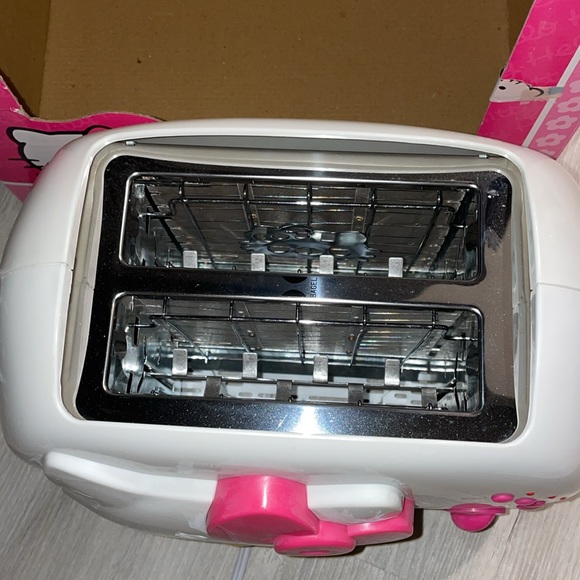 🎉HPx2🎉Hello kitty 2-Slice wide toaster excellent condition! - Picture 4 of 8